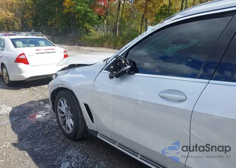 2022 BMW X5 xDrive40I z USA, uszkodzony, nr VIN 5UXCR6C06N9K20035